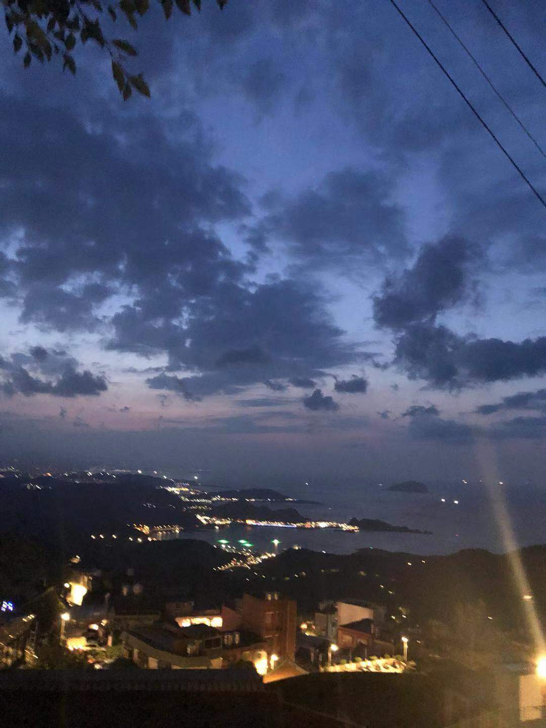 我们4个到上面去休息了